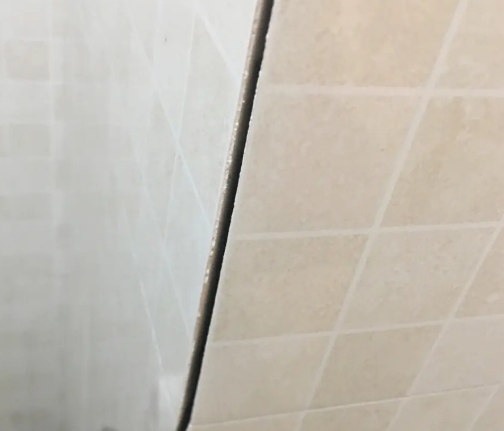 海港瓷砖空鼓维修公司分享阳台瓷砖脱落的修复过程可以分为以下几个步骤